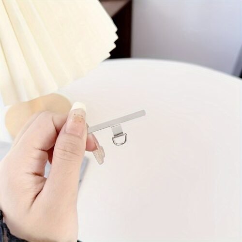 c8ae442d-a5f4-4792-a70e-cec9905c13a8.jpg A Sturdy And Durable Metal Clip Hook for Mobile Phone Lanyards